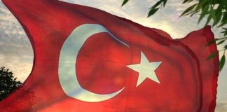 Vatana ahlakla sahip çıkılır!