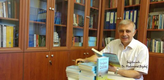 Çok kötü bir hayattan çıkabilir miyim? Muhammed Bozdağ kitaplarını imzalarken