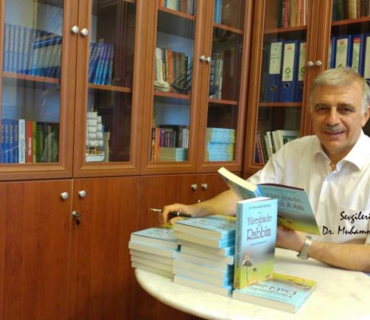 Çok kötü bir hayattan çıkabilir miyim? Muhammed Bozdağ kitaplarını imzalarken